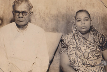 Prabhulal Dwivedi with wife, Damyantiben