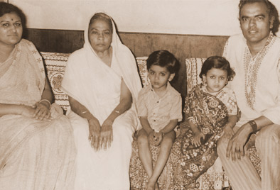 Vinaykant Dwivedi with his mother Damyantiben, wife Jyoti and children Nimish and Jigisha