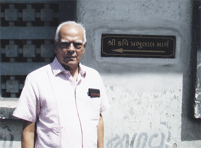 Vinaykant Dwivedi in Virpur near the street named after his father